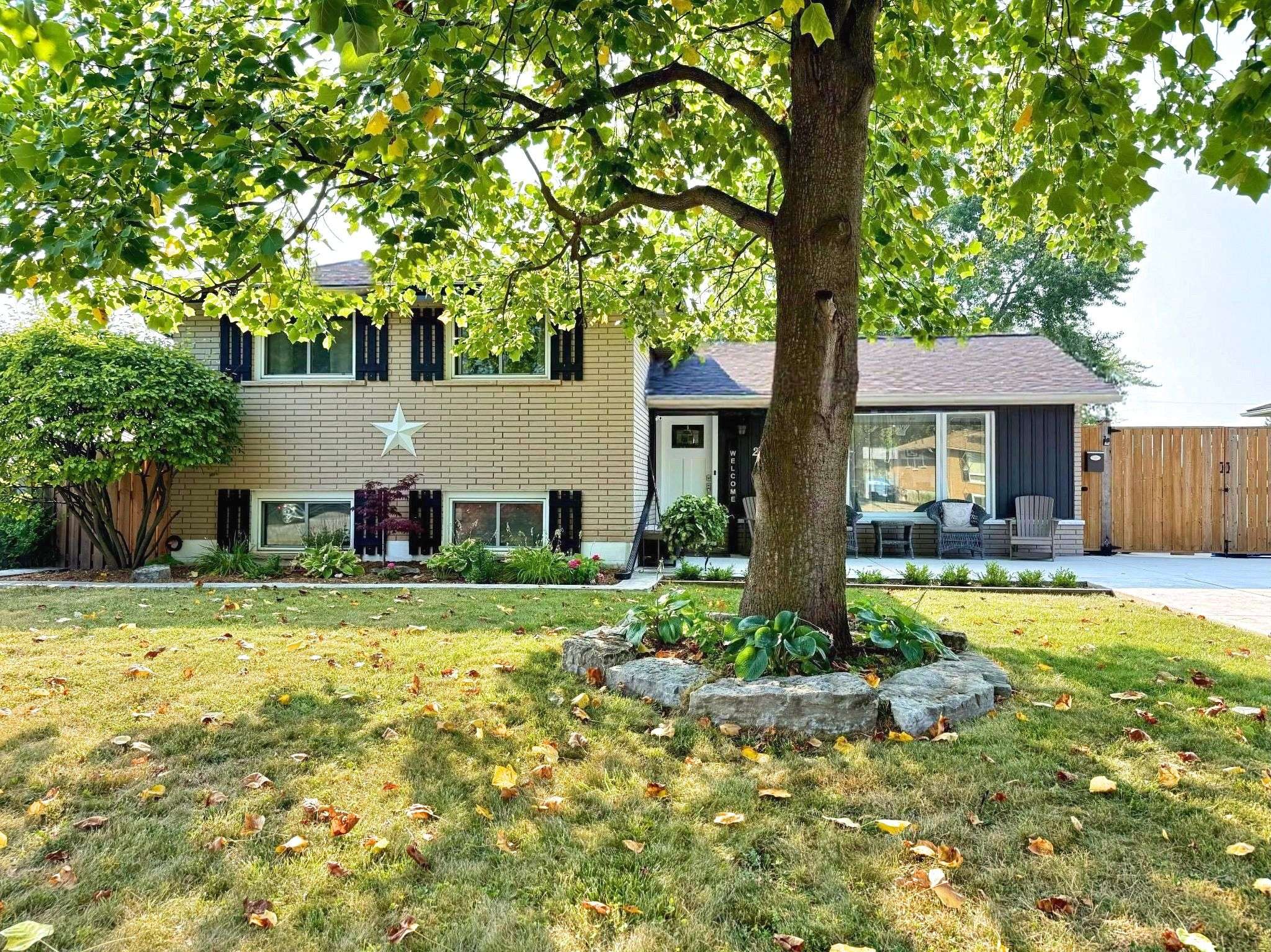 Grimsby, ON L3M 2E4,20 Karen CRES