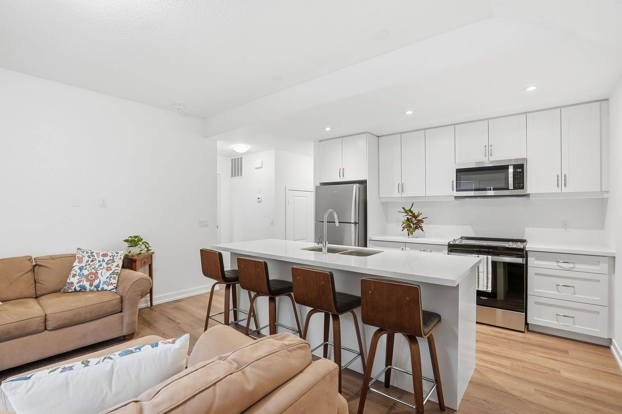 Hamilton, ON L8B 2A9,70 Kenesky DR #5