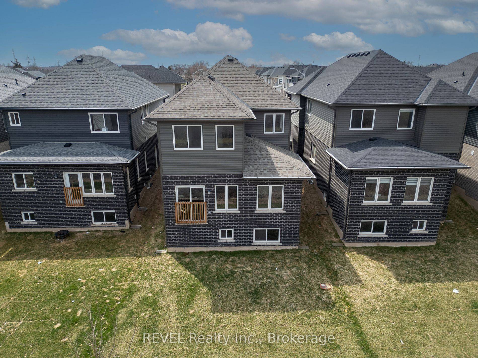 Welland, ON L2B 0K1,139 CAROLINE ST