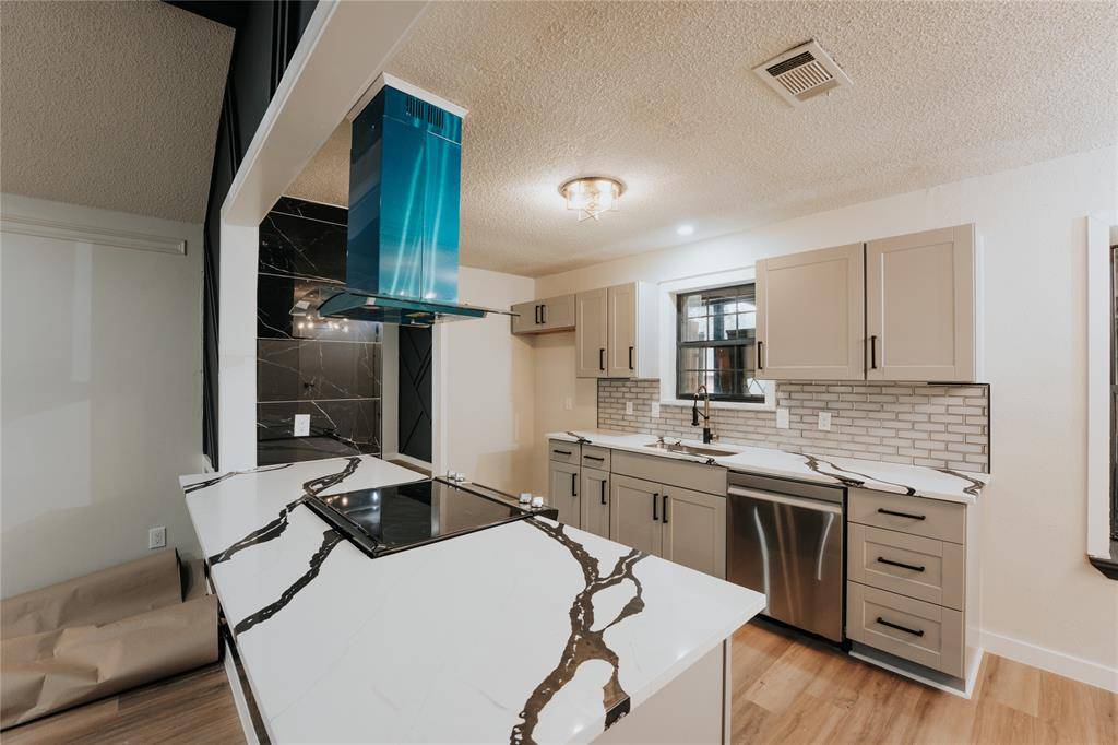 Carrollton, TX 75006,2208 San Simeon Place