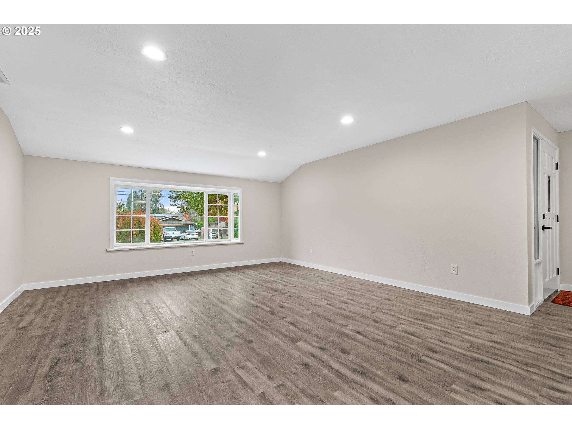 Grants Pass, OR 97527,1974 HAMILTON LN