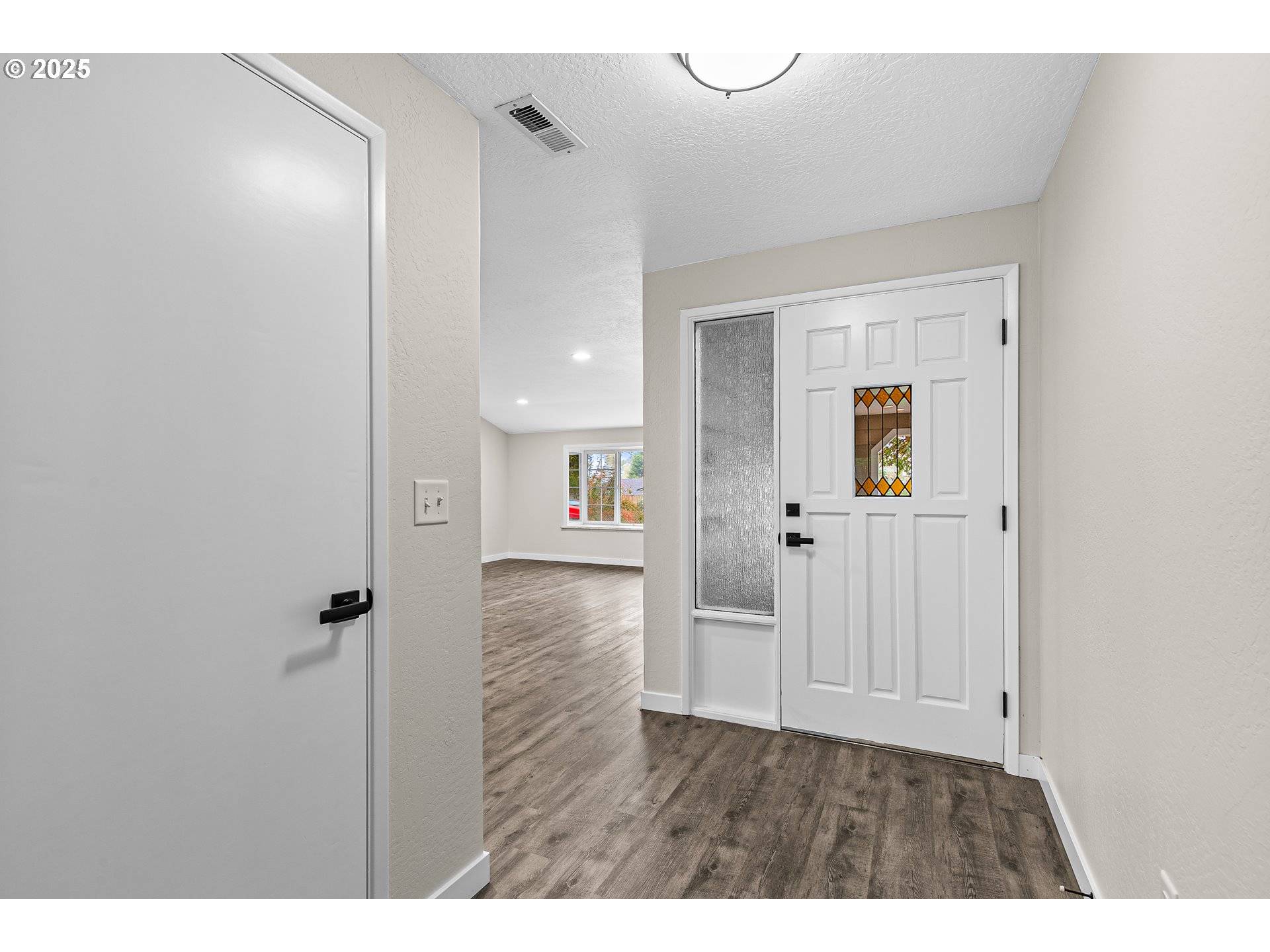 Grants Pass, OR 97527,1974 HAMILTON LN