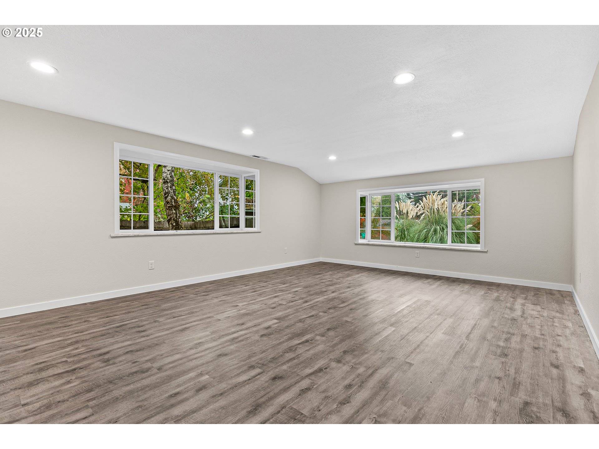 Grants Pass, OR 97527,1974 HAMILTON LN