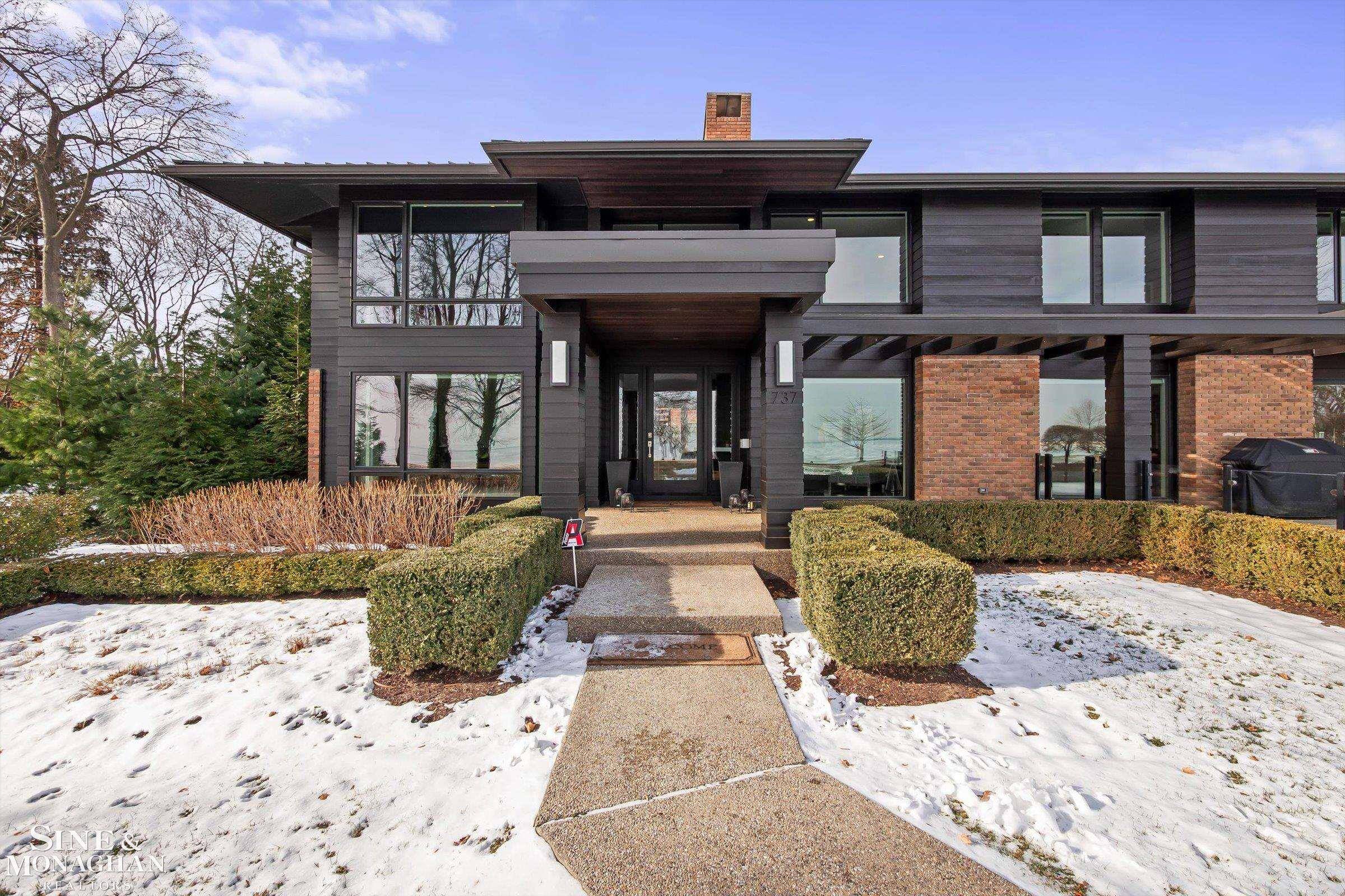 Grosse Pointe Shores, MI 48236,737 Lake Shore RD