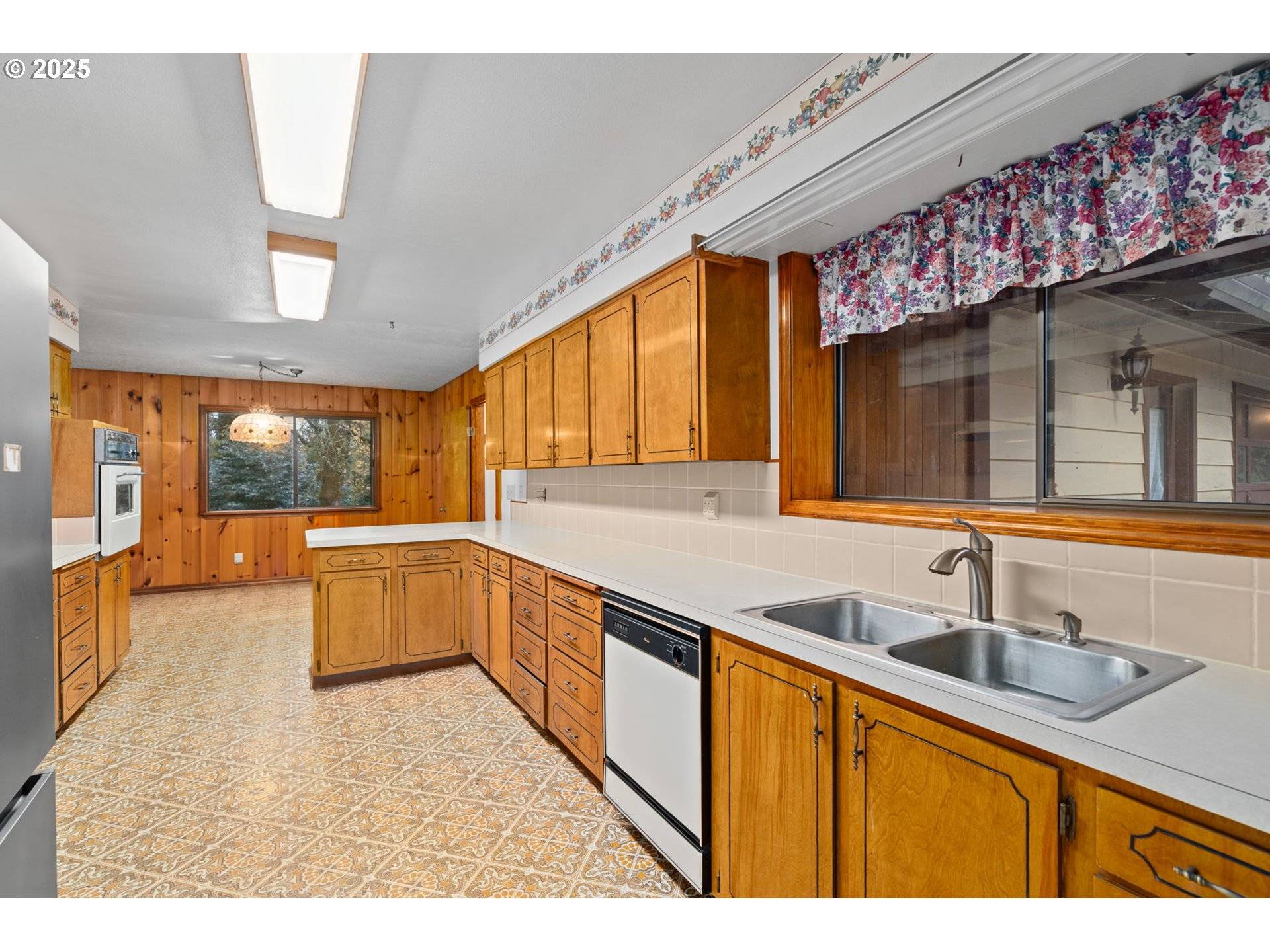 Newberg, OR 97132,11220 NE OTTER DR