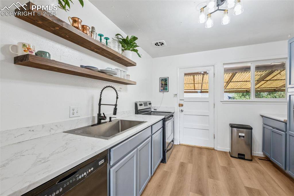 Pueblo, CO 81005,1632 Hollywood DR