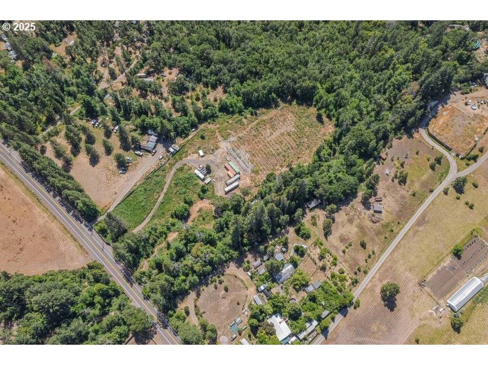 Cave Junction, OR 97523,7902 TAKILMA RD