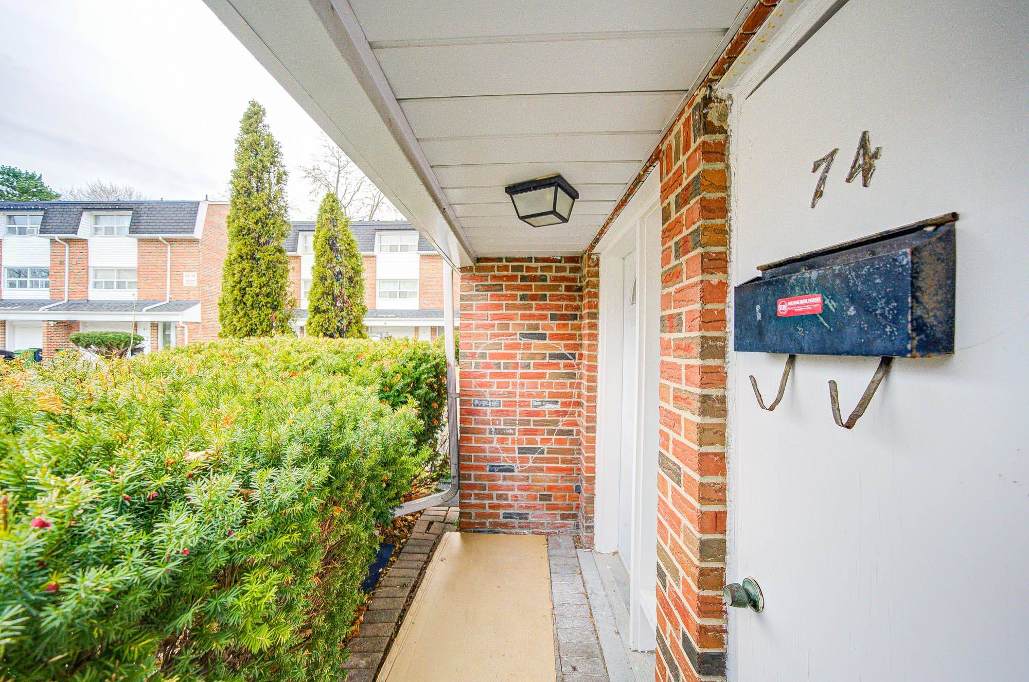 Toronto E09, ON M1E 4C5,74 Trailridge CRES N