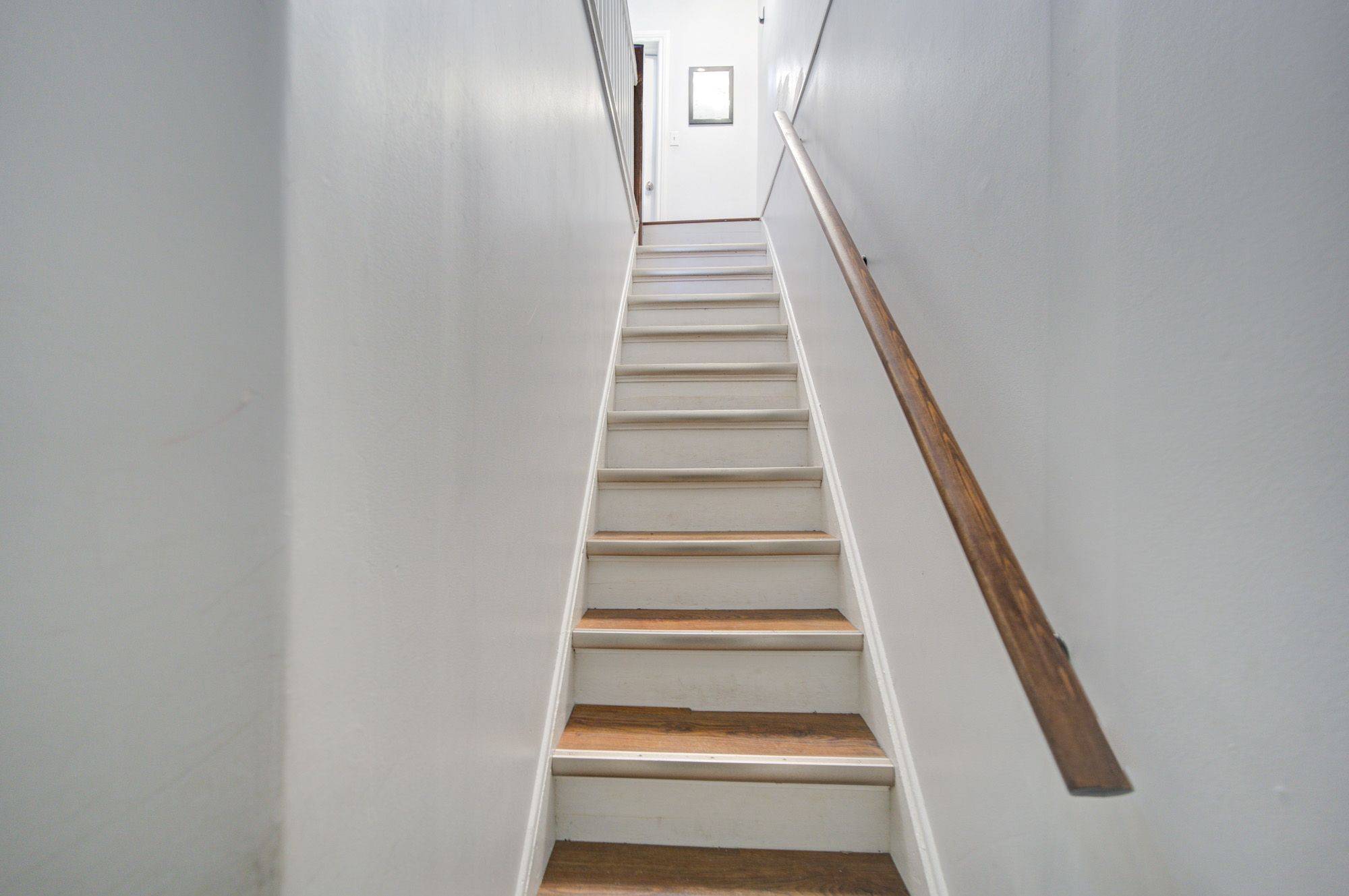 Toronto E02, ON M4C 1W1,Upper Level 77 Newmarket AVE #Upper