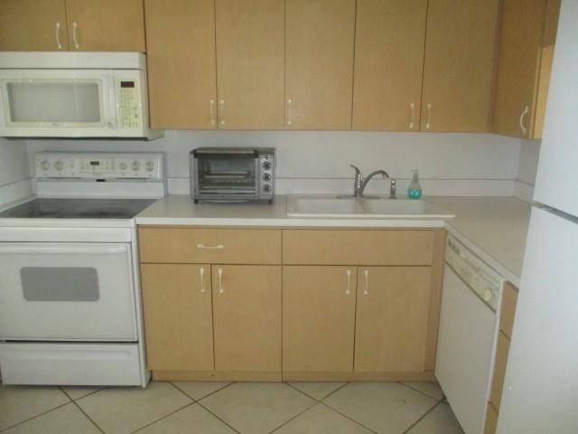 Pompano Beach, FL 33069,2314 S Cypress Bend Dr #613