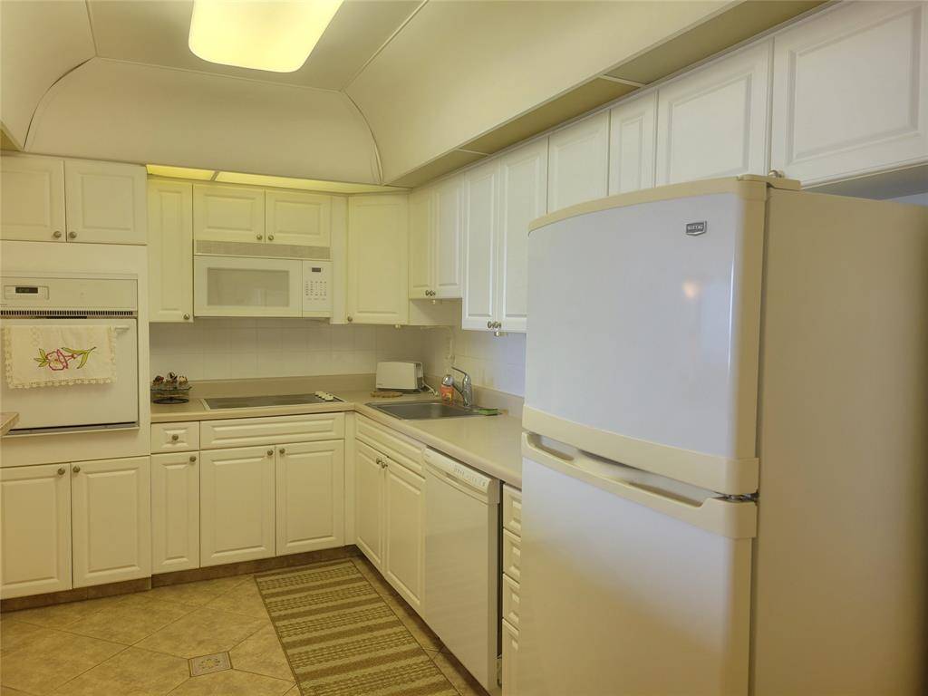 Sunny Isles Beach, FL 33160,19380 Collins Ave #1020