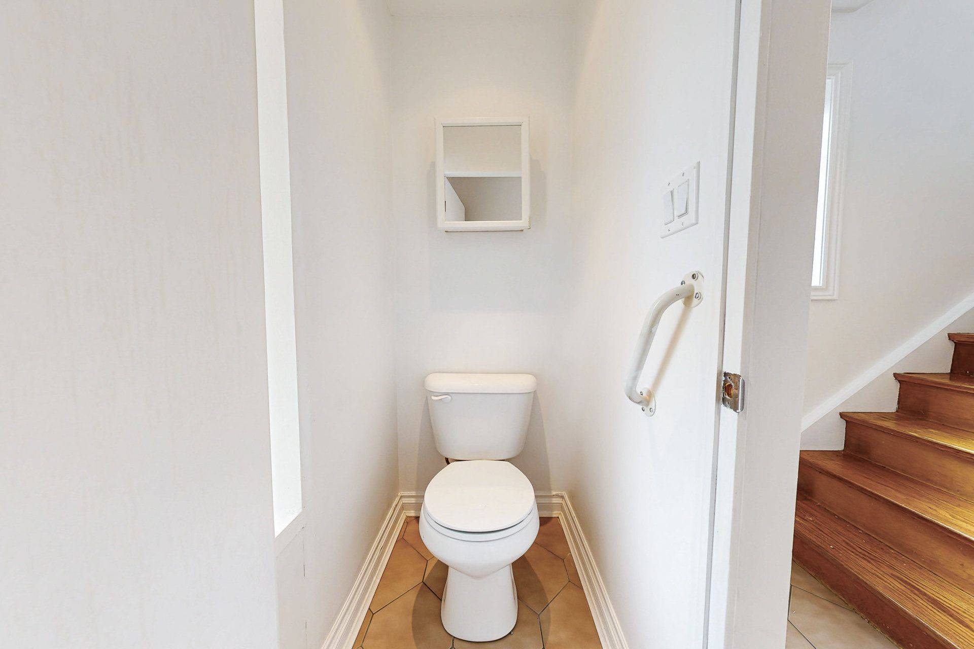 Toronto W03, ON M6M 1K9,22 Woodenhill CT