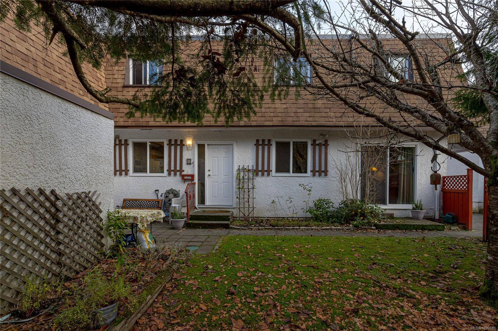 Nanaimo, BC V9R 3X8,9 Buttertubs Dr #6