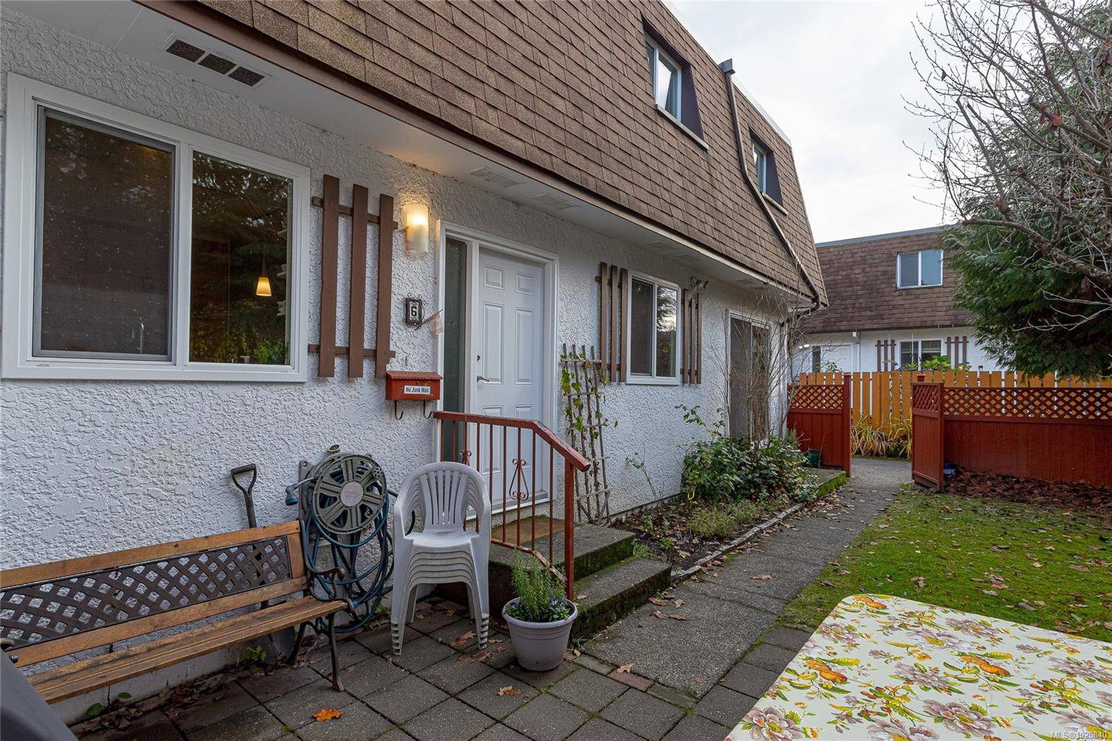 Nanaimo, BC V9R 3X8,9 Buttertubs Dr #6