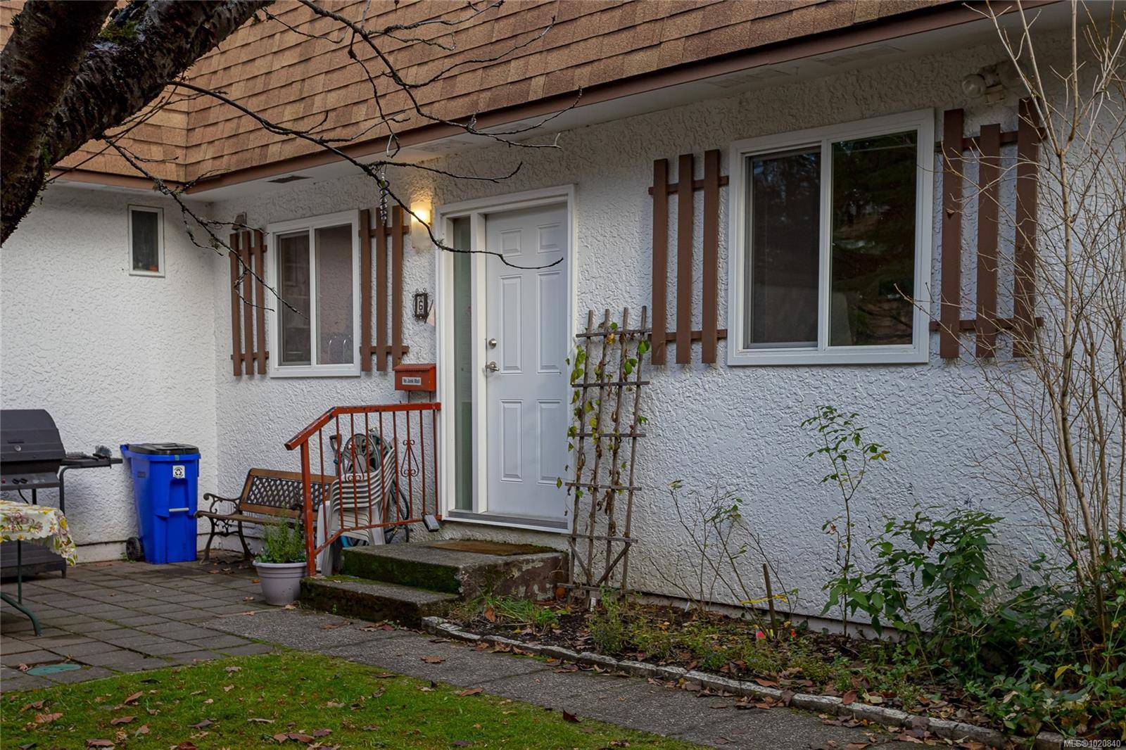 Nanaimo, BC V9R 3X8,9 Buttertubs Dr #6