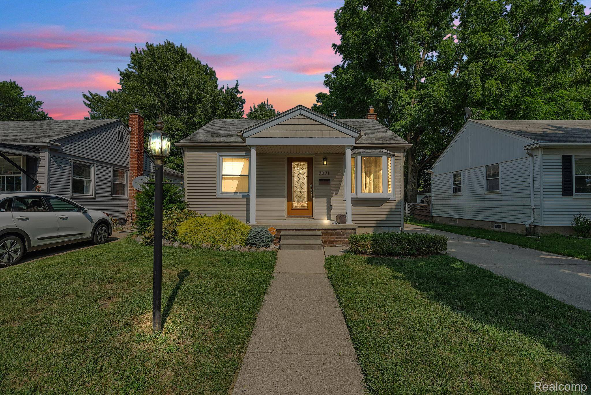 Dearborn, MI 48124,3831 WEDDELL ST