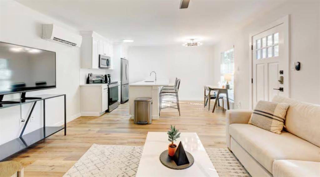 Dallas, TX 75208,425 N Rosemont Avenue #102