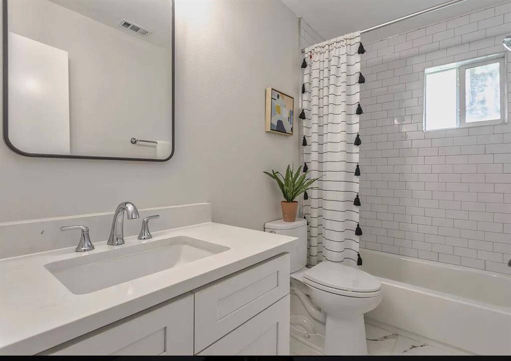 Dallas, TX 75208,425 N Rosemont Avenue #102