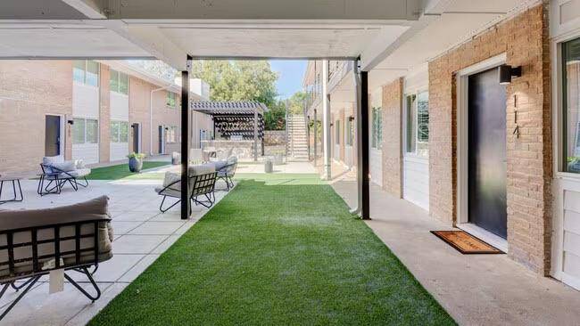 Dallas, TX 75208,425 N Rosemont Avenue #102