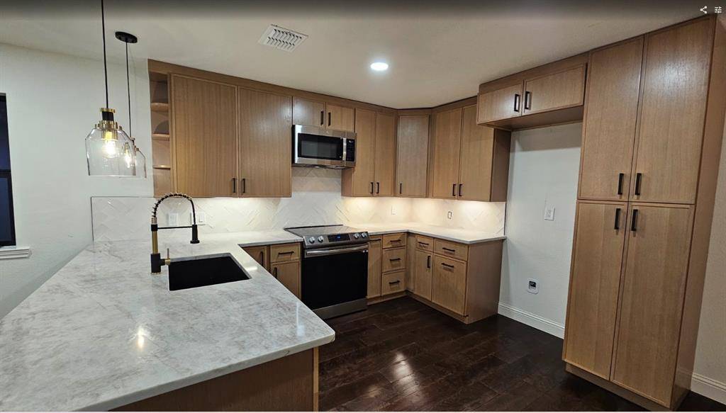 Gainesville, TX 76240,1001 E Star Street