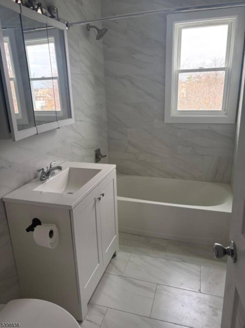 Carteret Boro, NJ 07008,37 Irving St