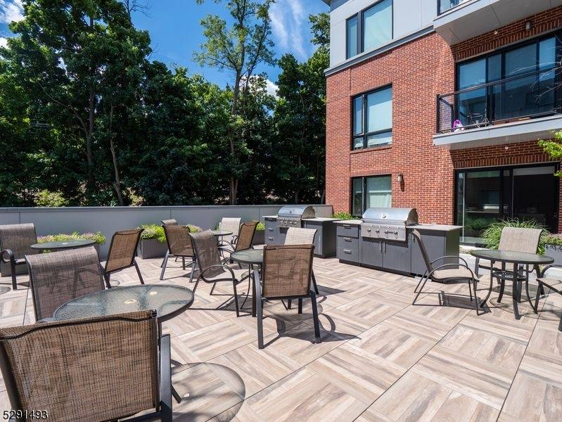 Morristown Town, NJ 07960,173C Morris St #404