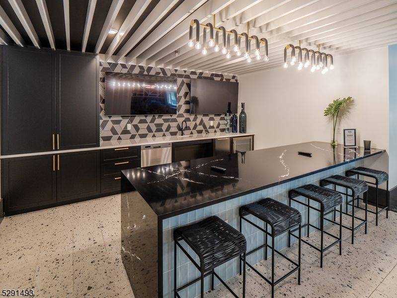 Morristown Town, NJ 07960,173C Morris St #307