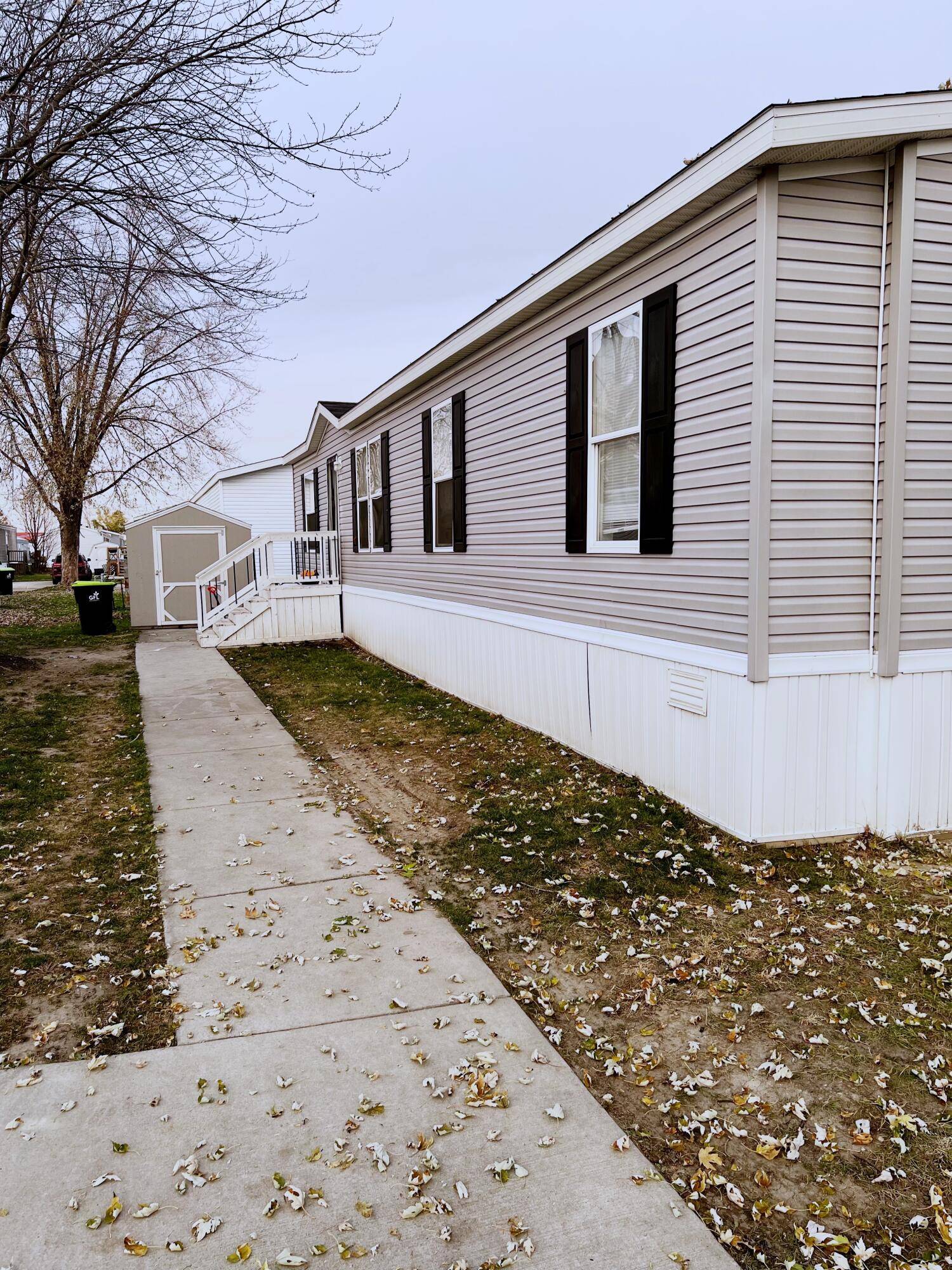 Macomb, MI 48044,21123 Chateau Thierry DR N