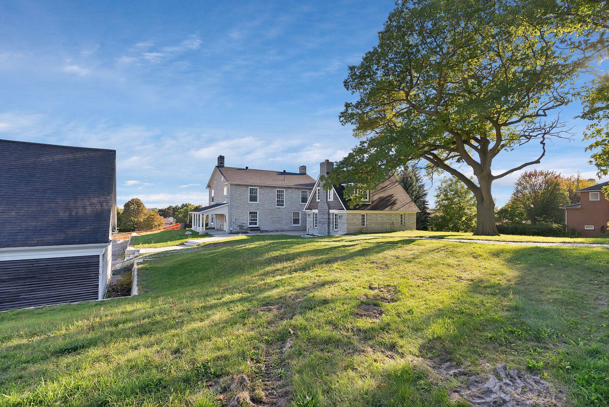 Whitby, ON L1N 8P2,780 Garden ST