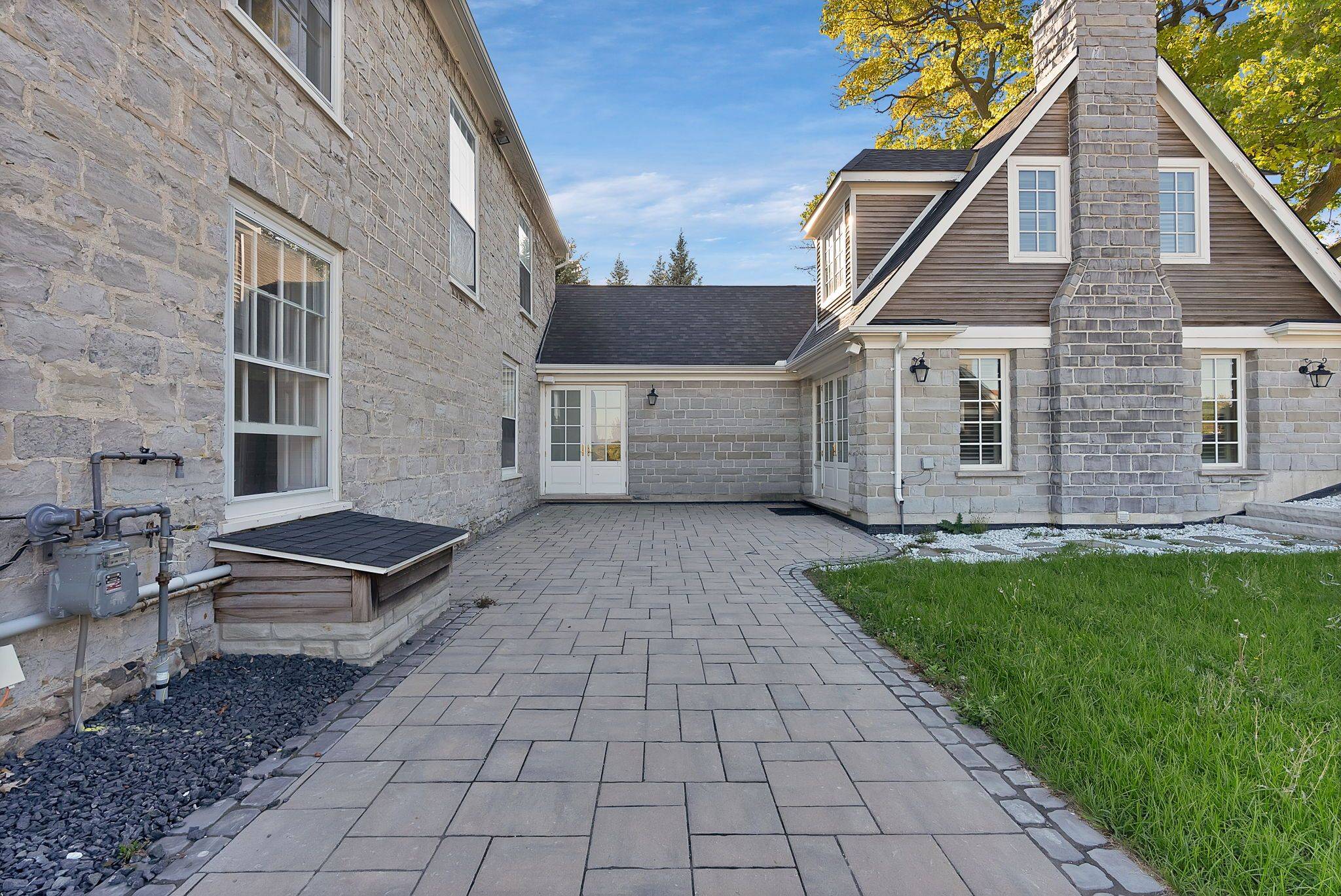 Whitby, ON L1N 8P2,780 Garden ST