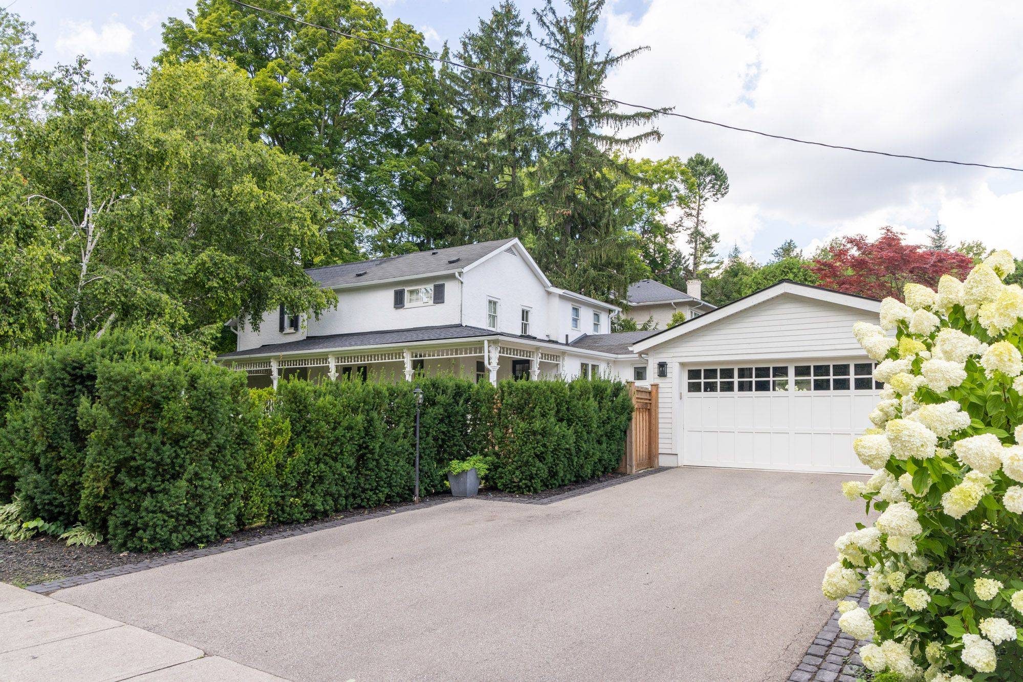 Oakville, ON L6J 1B5,212 King ST