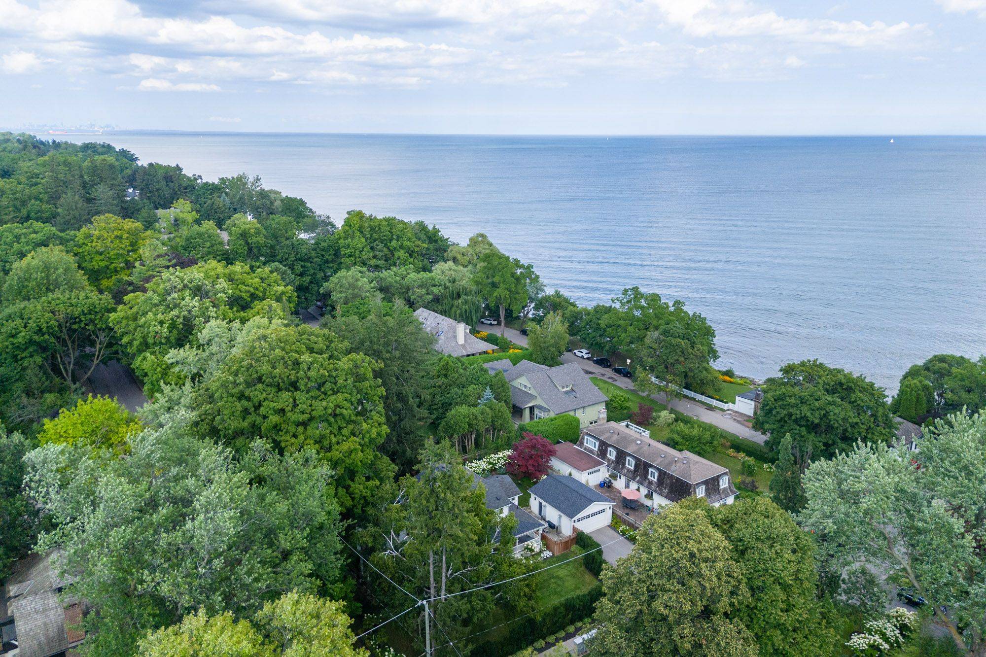 Oakville, ON L6J 1B5,212 King ST