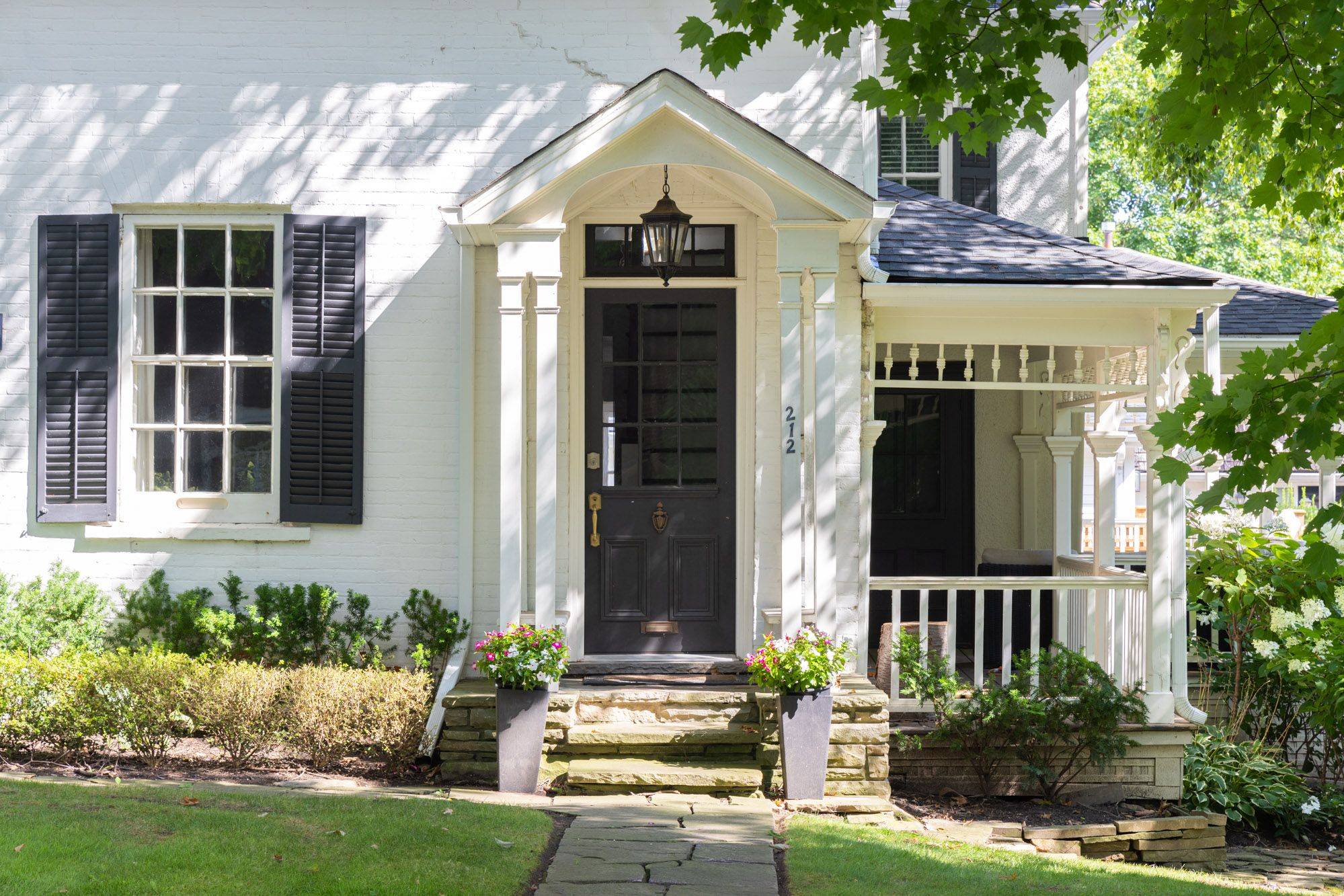 Oakville, ON L6J 1B5,212 King ST