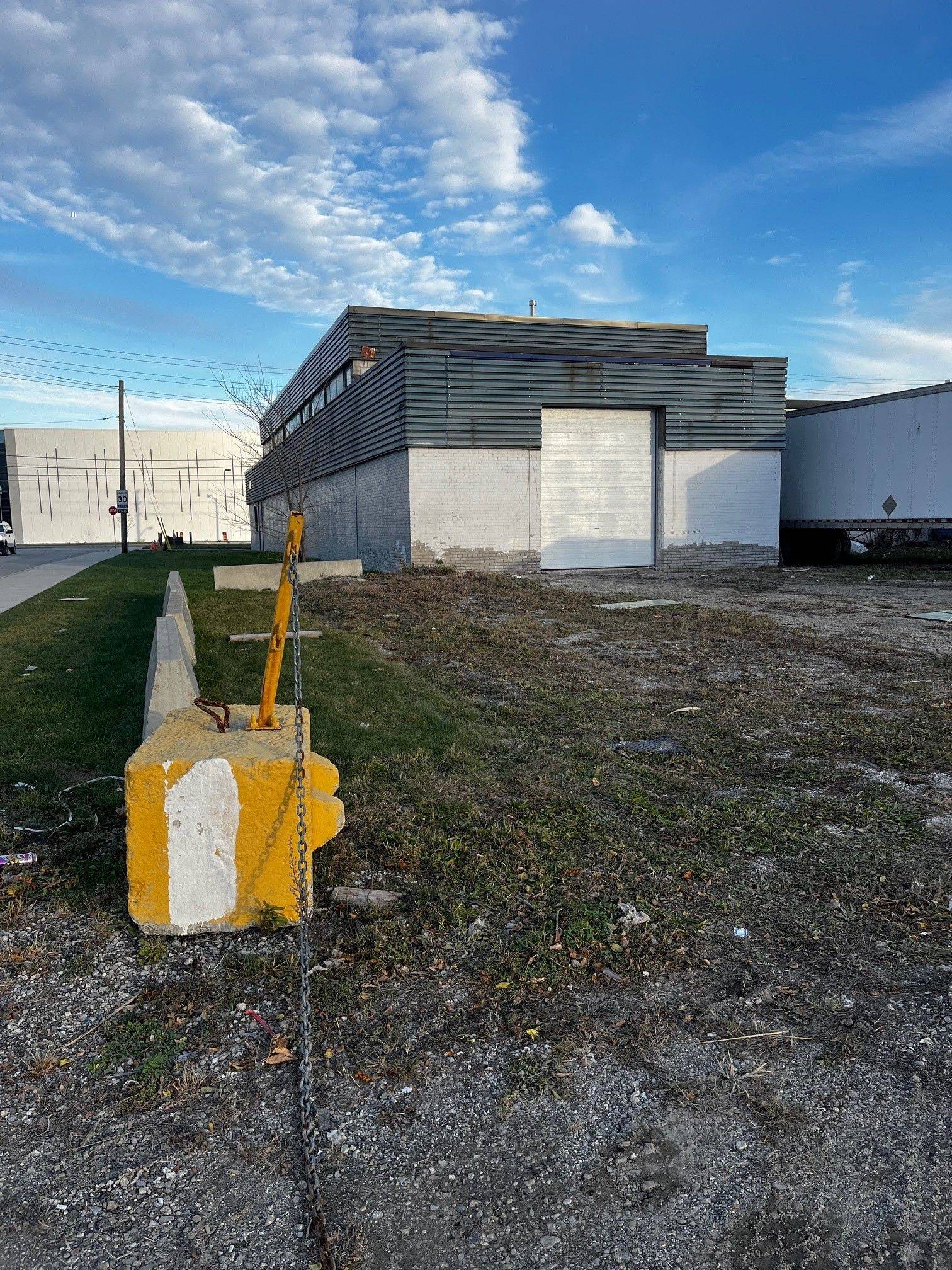 Toronto W06, ON M8Z 5E3,542 Kipling AVE