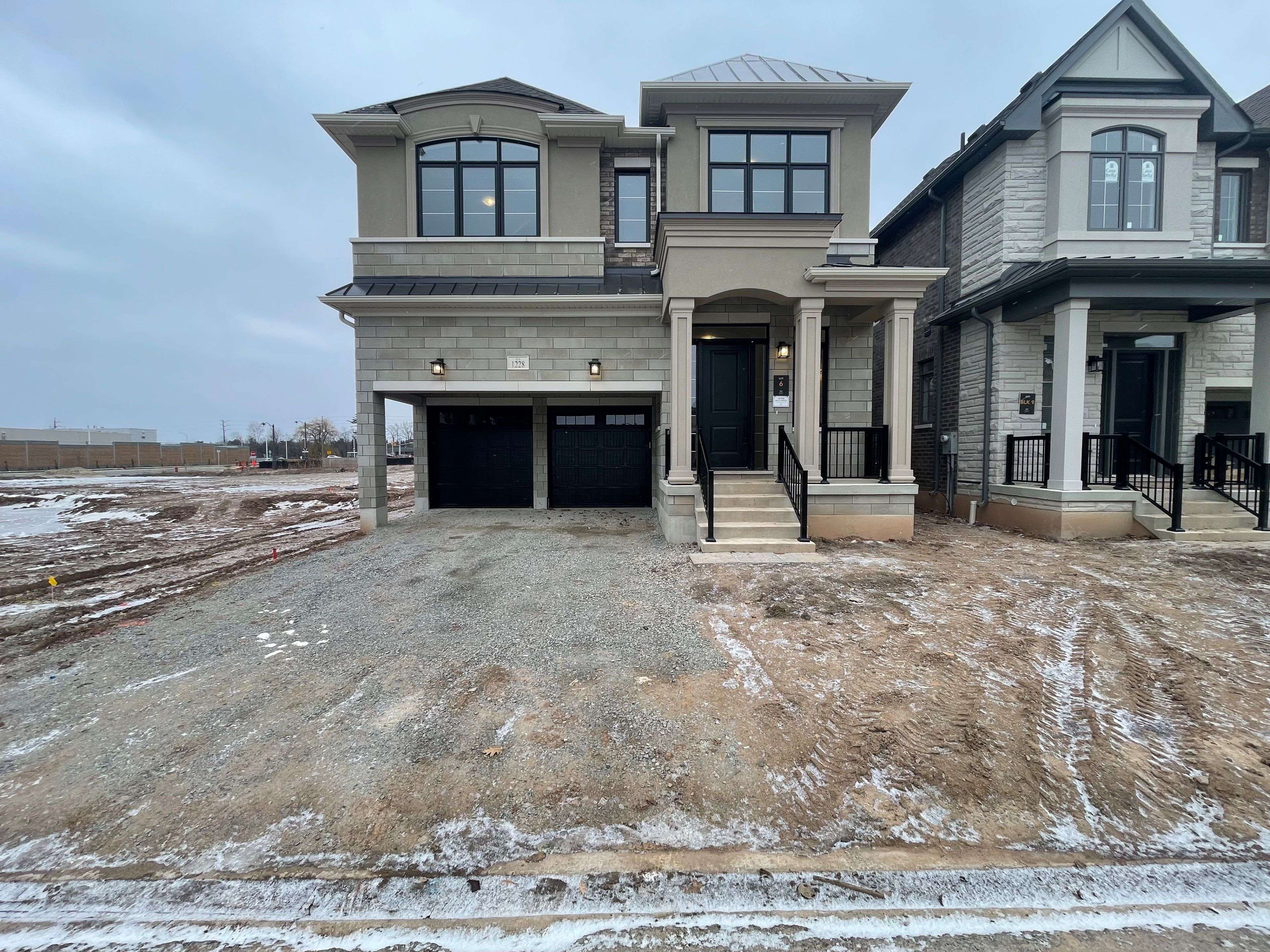 Oakville, ON L6M 5M3,1228 Queens Plate RD