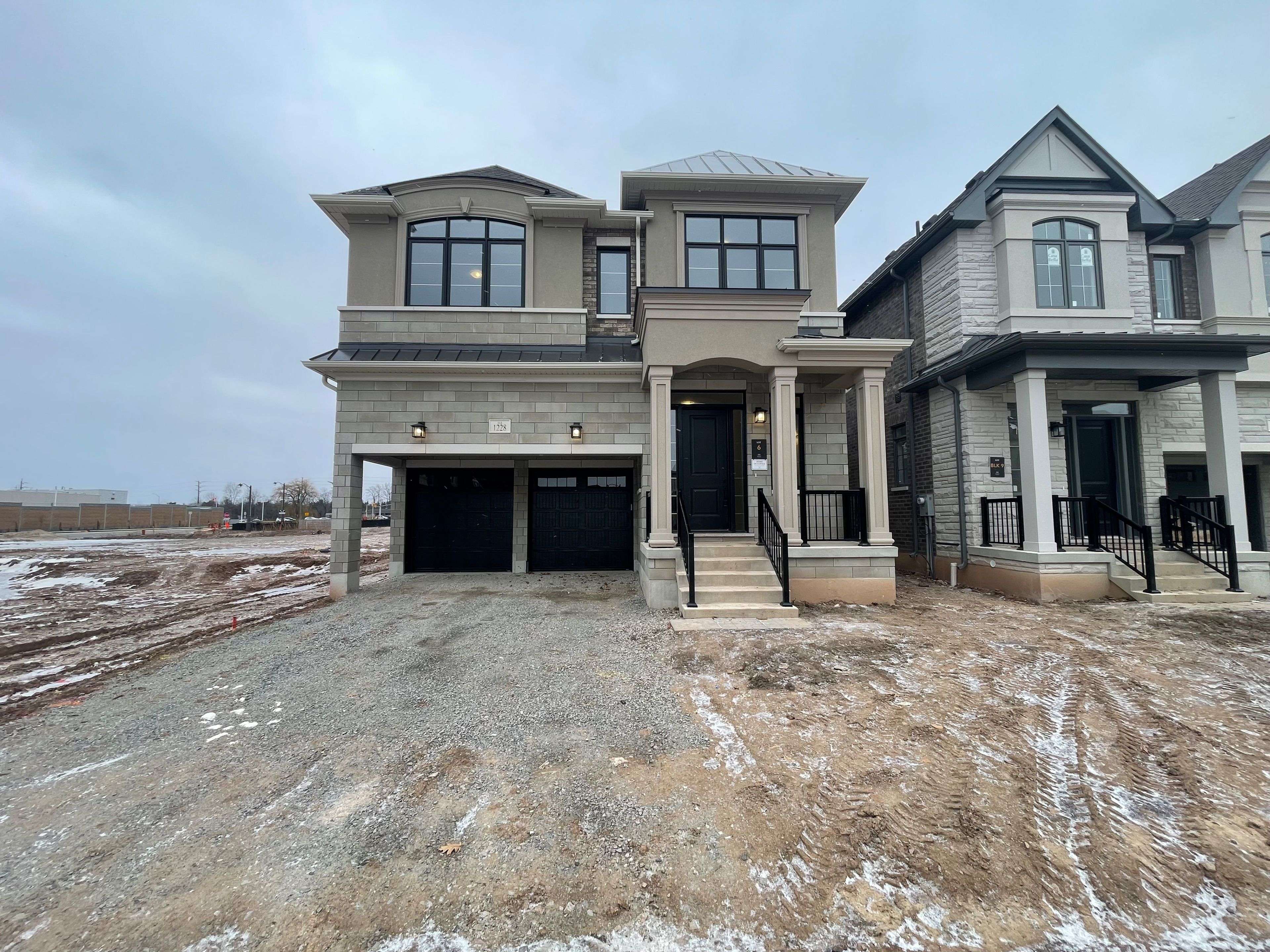 Oakville, ON L6M 5M3,1228 Queens Plate RD