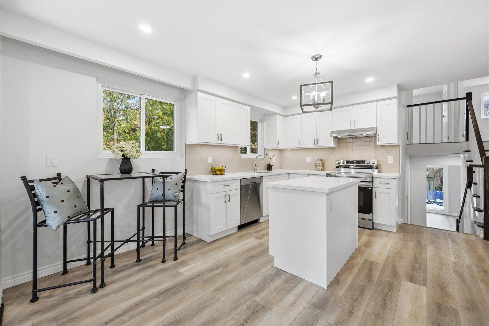 Burlington, ON L7P 3Y3,2344 Glastonbury RD