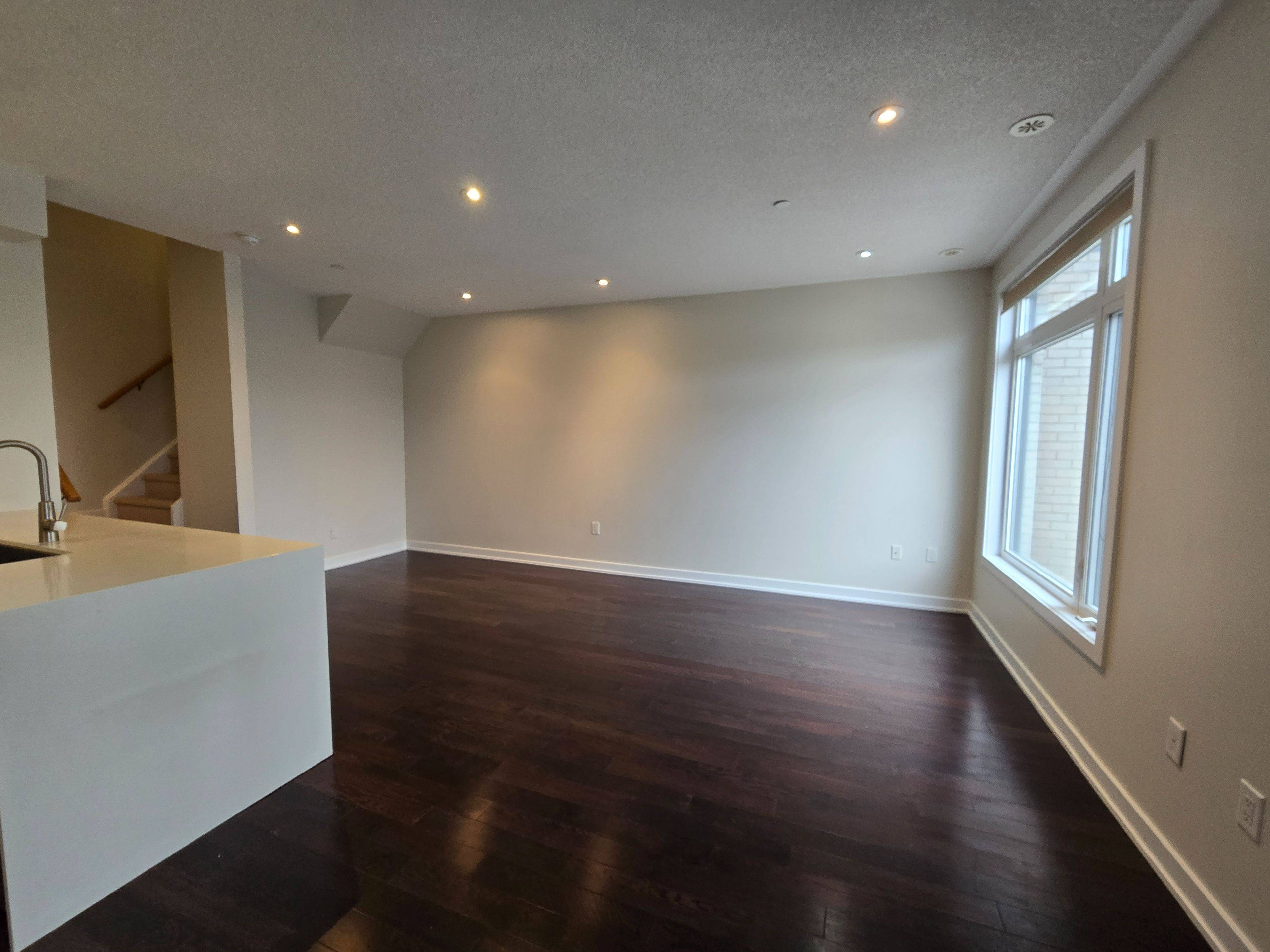 Mississauga, ON L5B 0K2,4080 Parkside Village DR #8