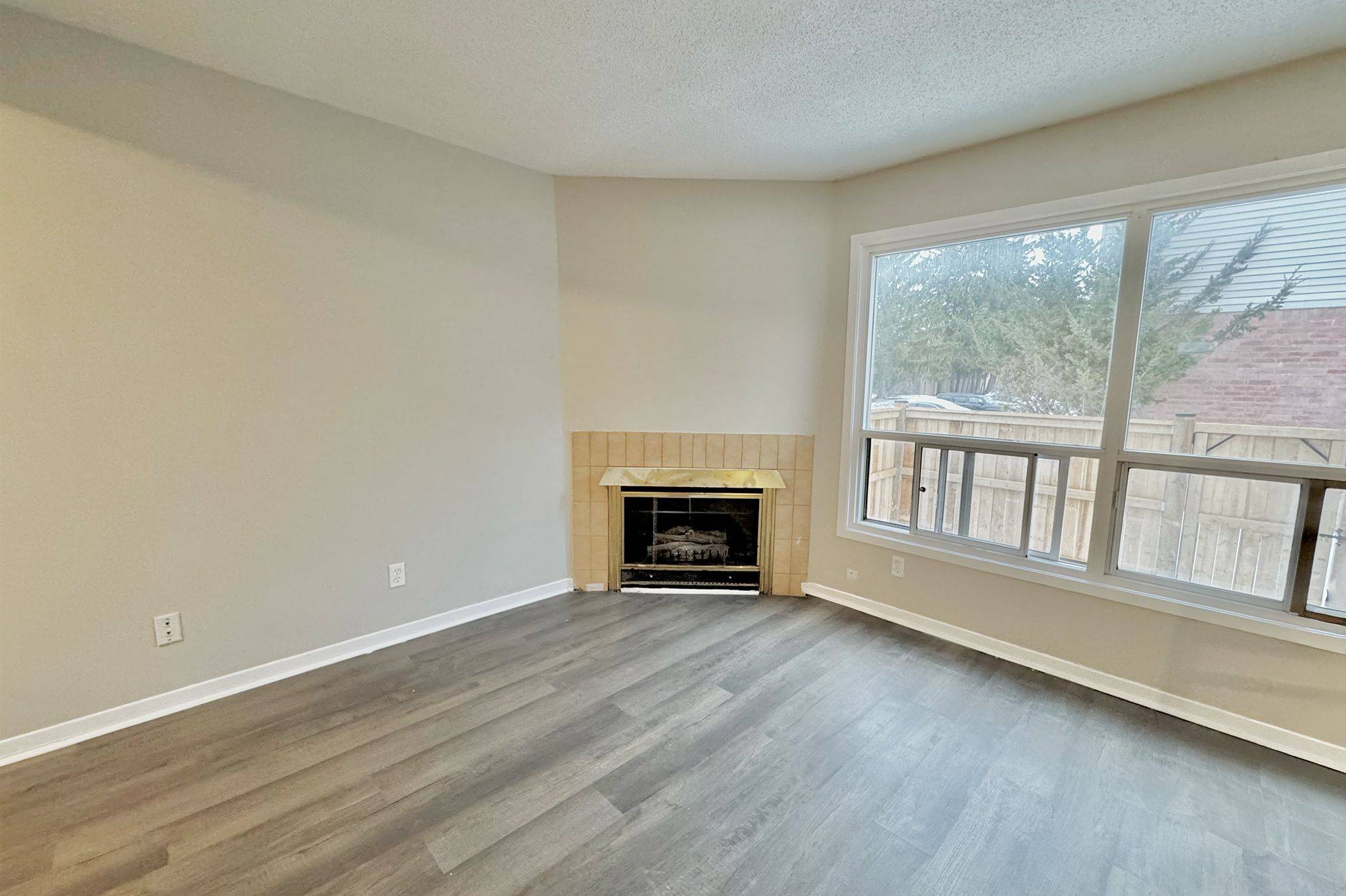 London East, ON N5V 4A1,595 Third ST #52