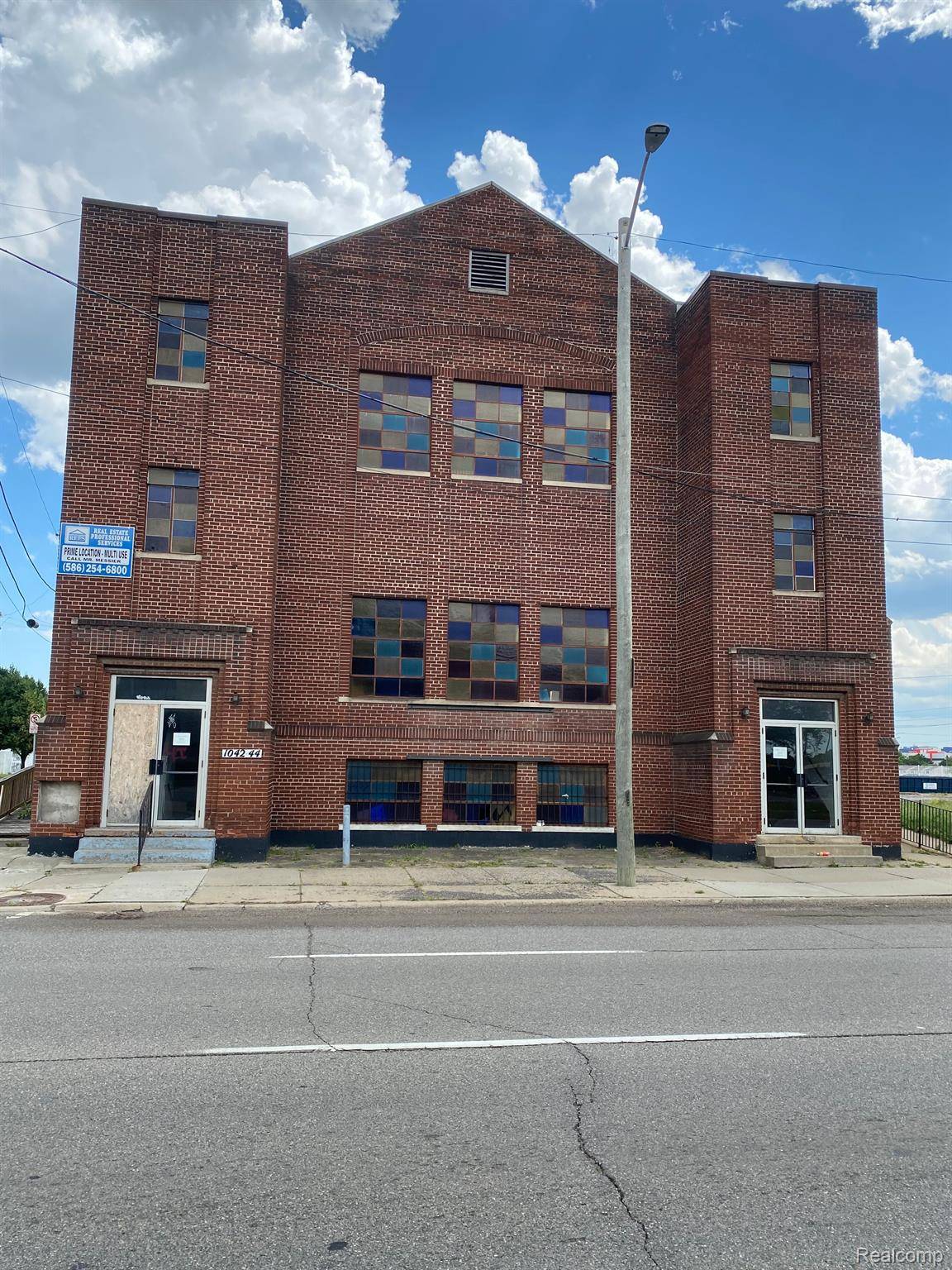 Detroit, MI 48207,1042 E WARREN AVE