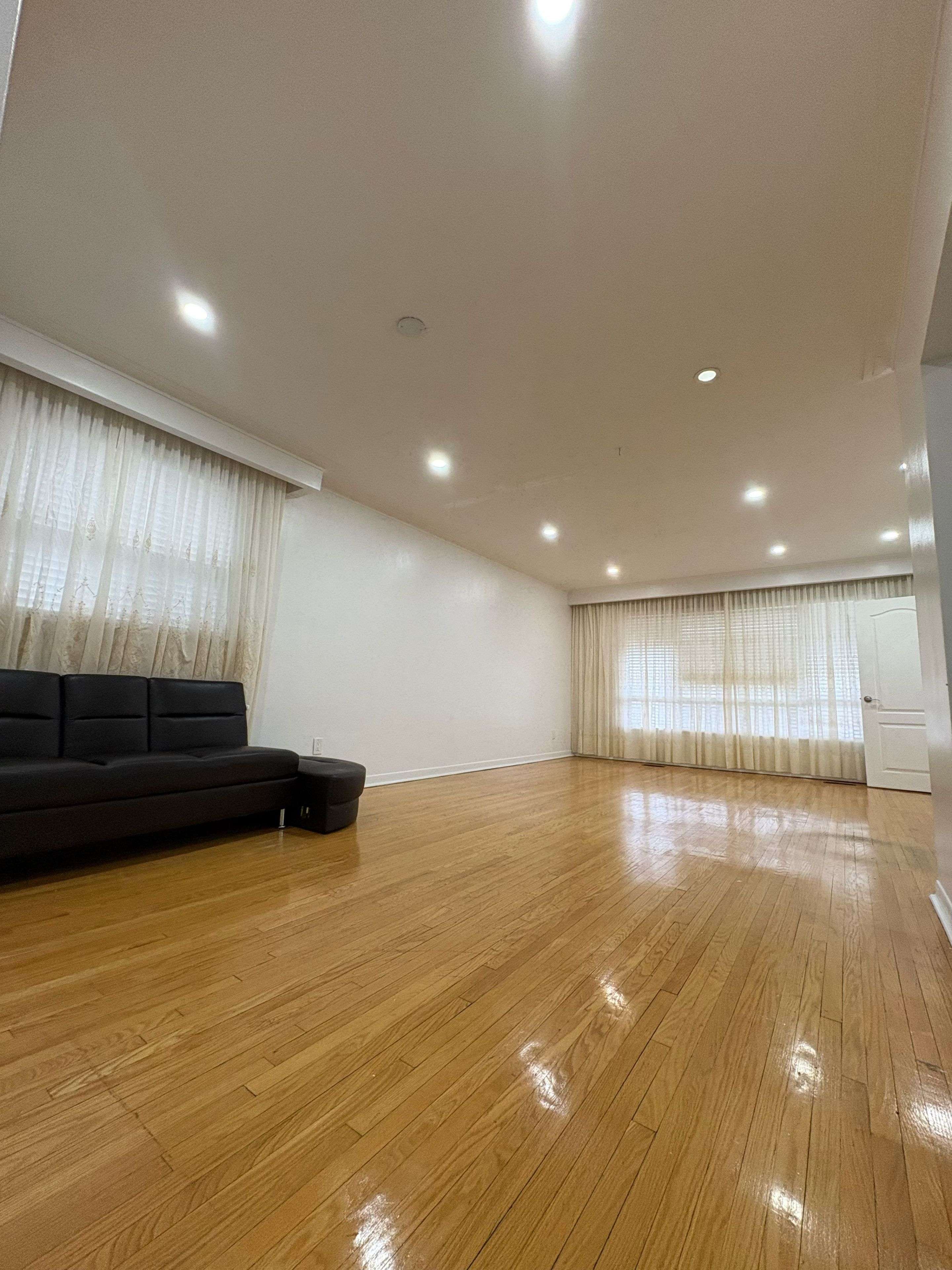 Toronto W05, ON M3N 1P3,Upstair 10 Laskay CRES