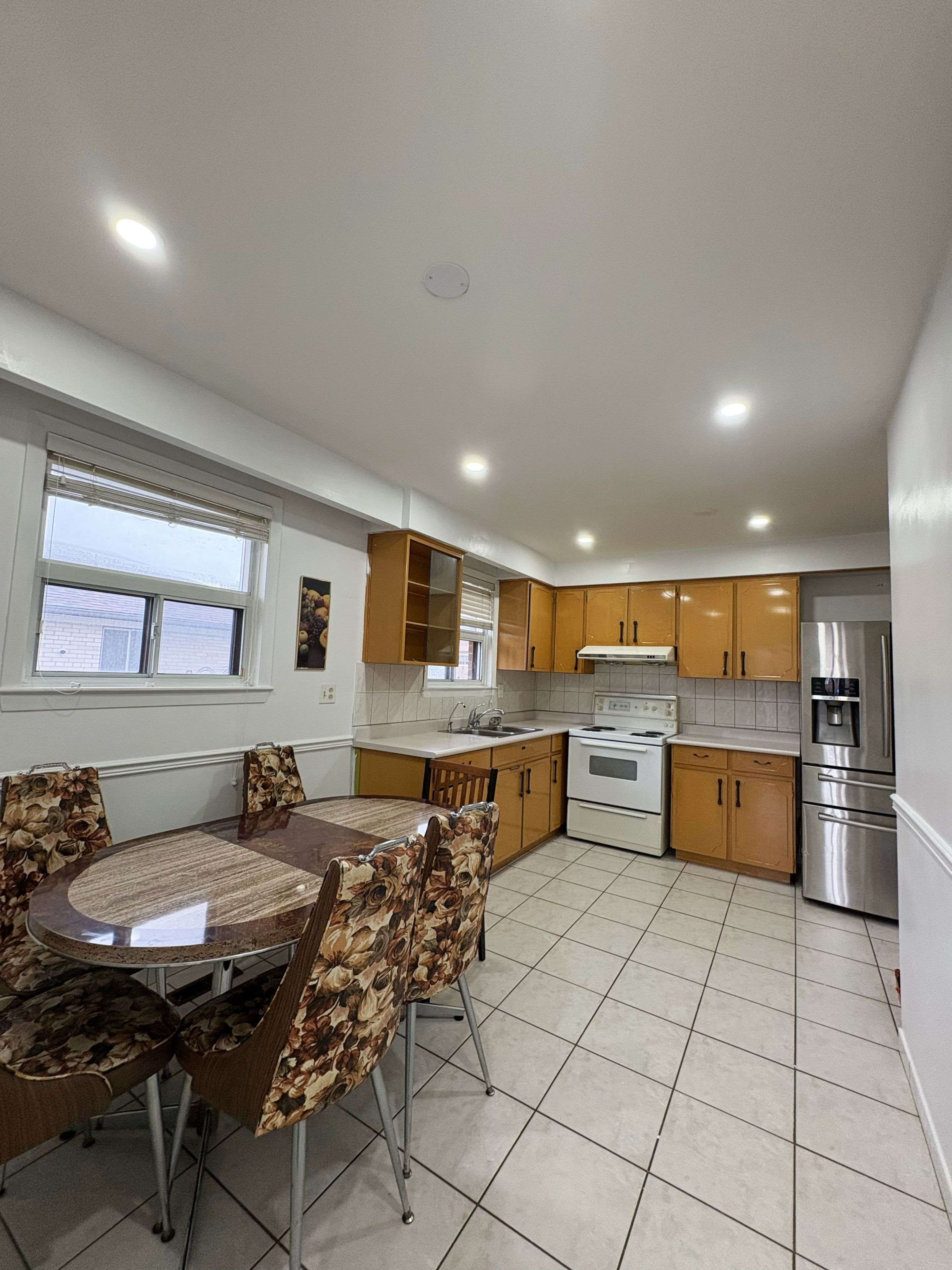 Toronto W05, ON M3N 1P3,Upstair 10 Laskay CRES