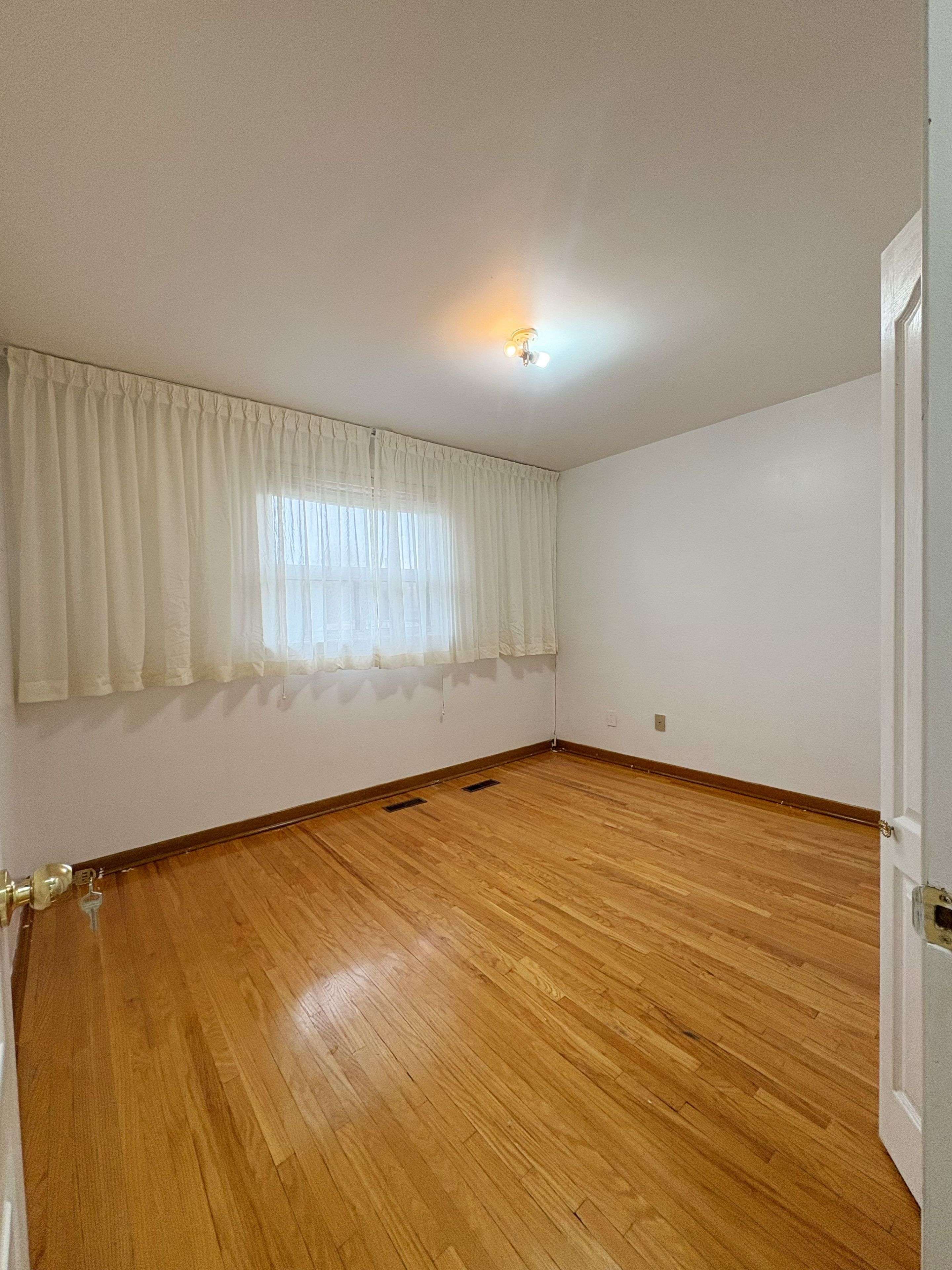 Toronto W05, ON M3N 1P3,Upstair 10 Laskay CRES