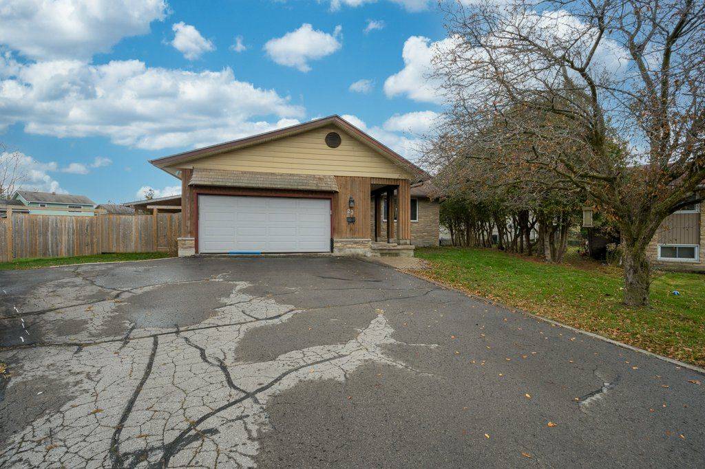 Quinte West, ON K8V 6A5,23 Panelas CRES