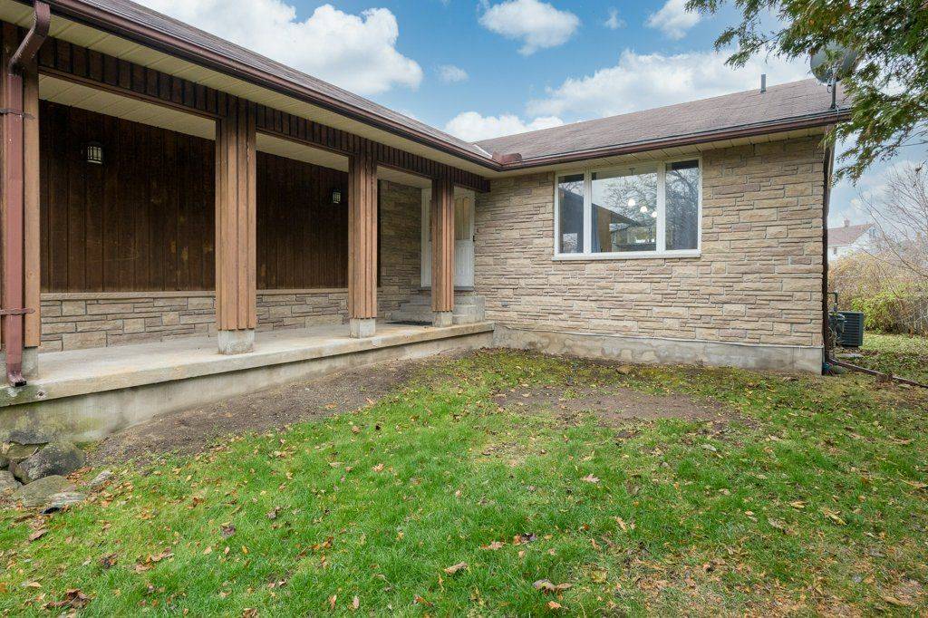 Quinte West, ON K8V 6A5,23 Panelas CRES