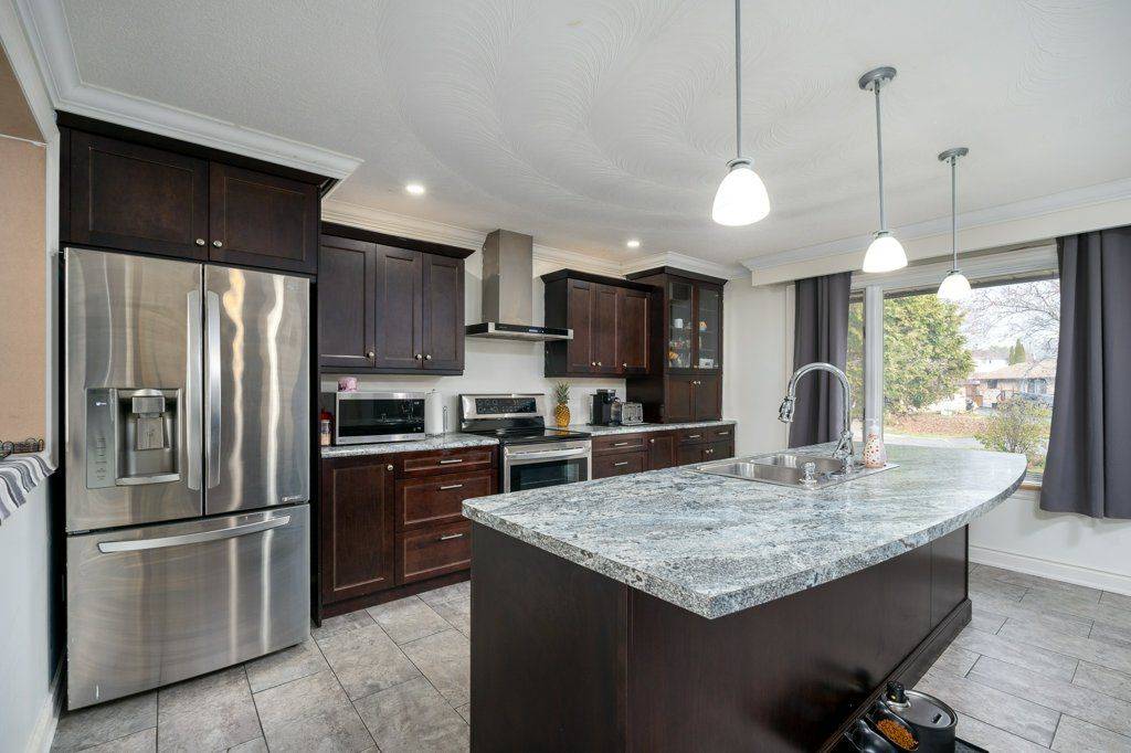 Quinte West, ON K8V 6A5,23 Panelas CRES