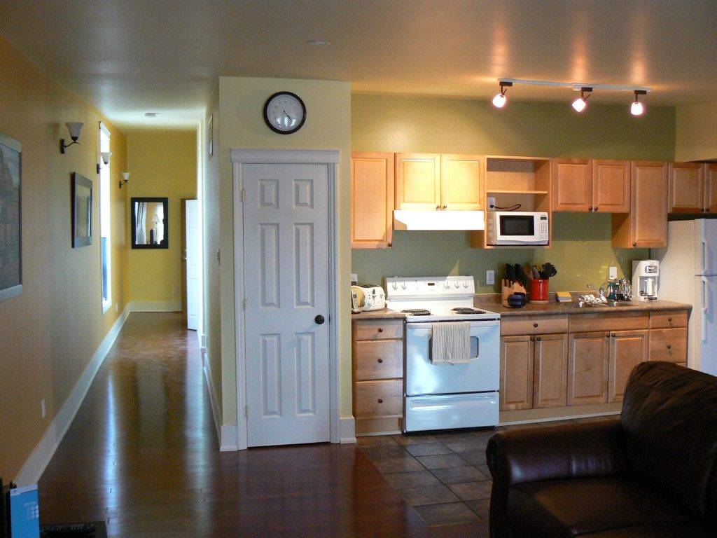 Peterborough, ON K9H 3V1,416 Chambers ST #1