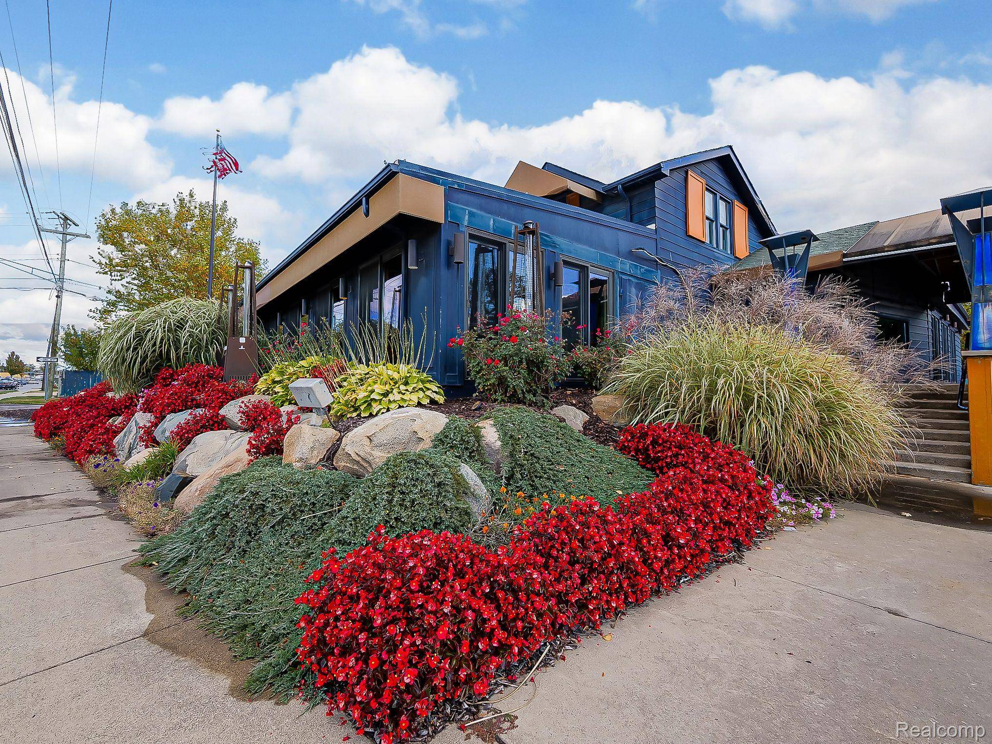 Lake Orion, MI 48362,801 S LAPEER RD