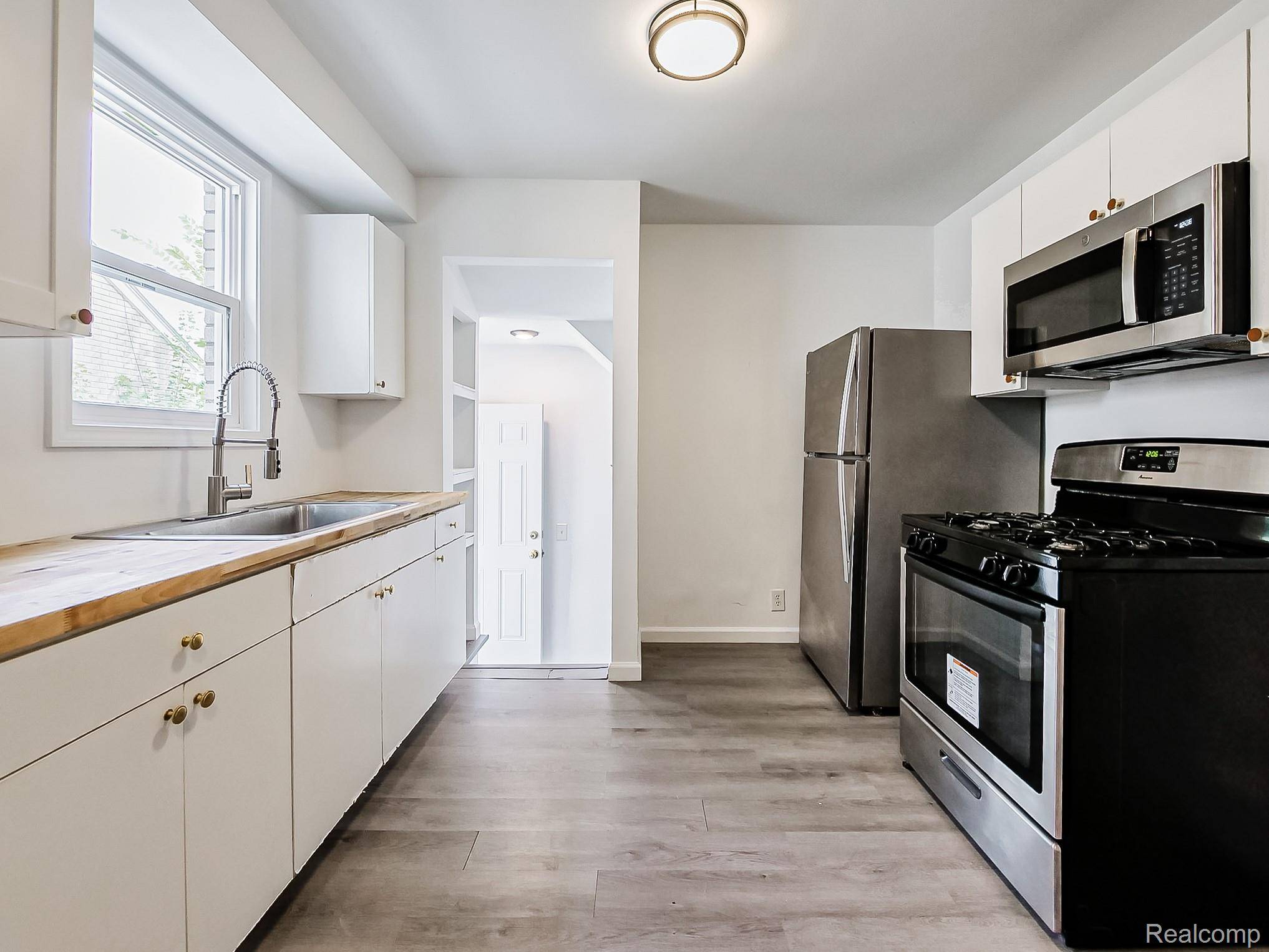 Detroit, MI 48205,17690 Hoover ST