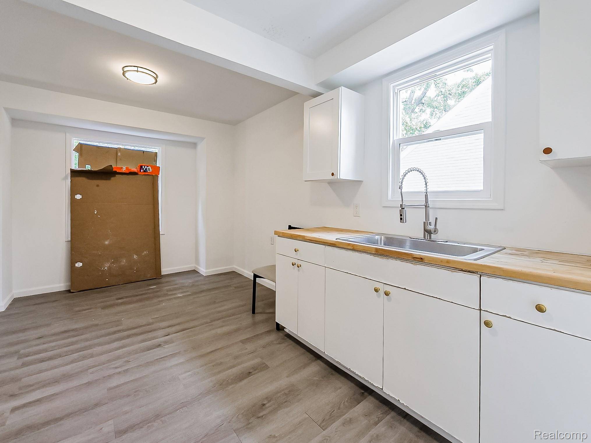 Detroit, MI 48205,17690 Hoover ST